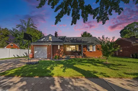 28408 Hughes, Saint Clair Shores, MI 48081