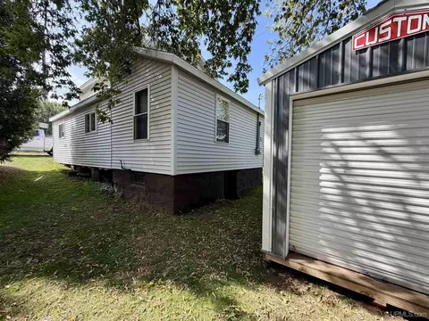 Exterior - 105 E Johnson, Ishpeming, MI 49849 photo 5 of 8