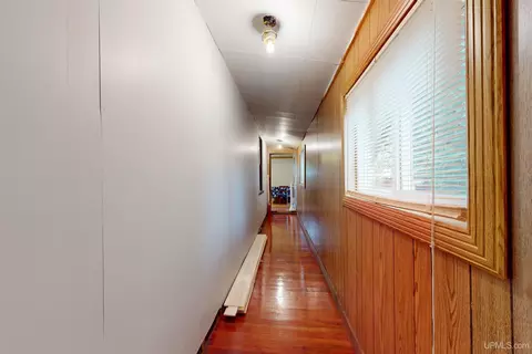 Entry Way - 105 E Johnson, Ishpeming, MI 49849 photo 3 of 4