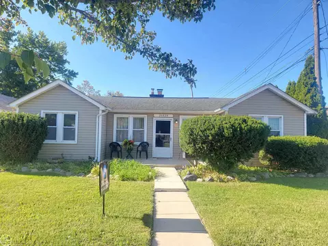 20824 Ridgemont, Harper Woods, MI 48225