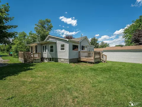 13054 Race, South Rockwood, MI 48179