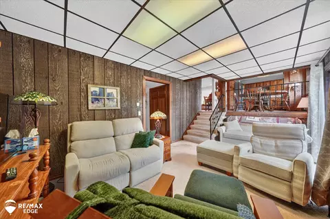 Living - 3267 Atlas, Davison, MI 48423 photo 3 of 4