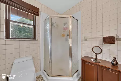 Bath - 3267 Atlas, Davison, MI 48423 photo 3 of 4