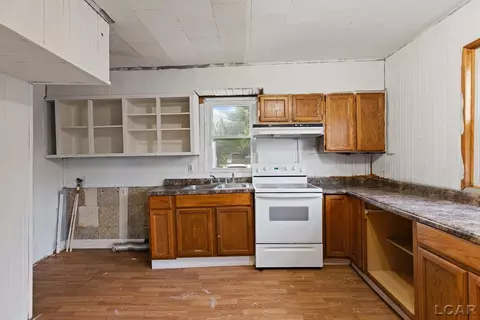 Kitchen - 318 E Hunt, Adrian, MI 49221 photo 3 of 5
