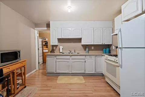 Kitchen - 318 E Hunt, Adrian, MI 49221 photo 2 of 5