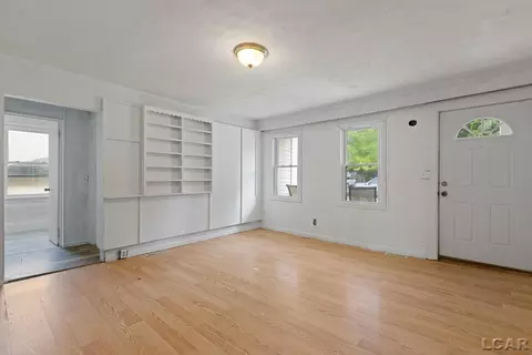 Living - 318 E Hunt, Adrian, MI 49221 photo 3 of 3