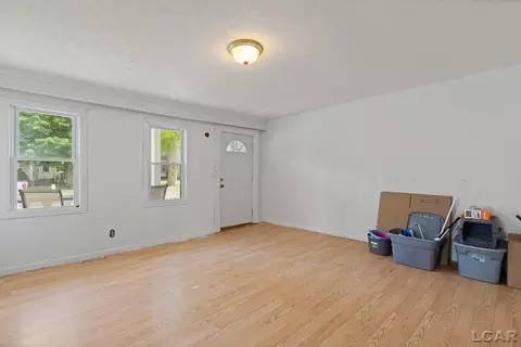 Living - 318 E Hunt, Adrian, MI 49221 photo 2 of 3