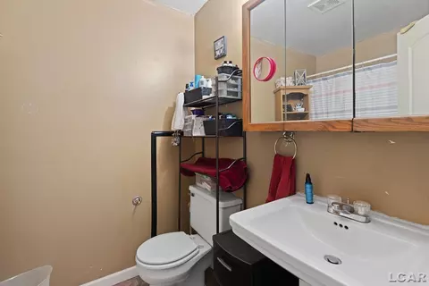 Bath - 318 E Hunt, Adrian, MI 49221 photo 1 of 2