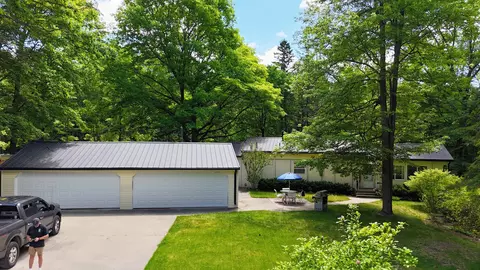836 Poquonnock, Hope, MI 48628