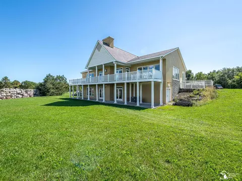 Exterior - 3142 Charm Hbr, Monroe, MI 48162 photo 8 of 11