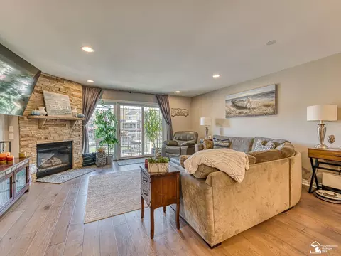 Living - 3142 Charm Hbr, Monroe, MI 48162 photo 1 of 7