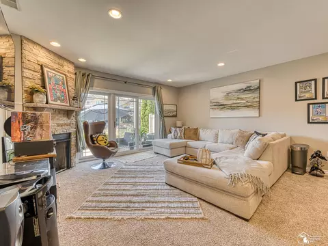 Living - 3142 Charm Hbr, Monroe, MI 48162 photo 6 of 7