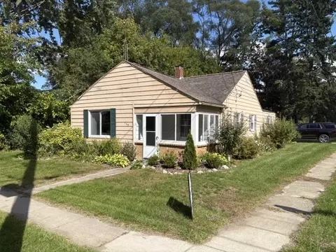 159 S Saginaw St, Montrose, MI 48457
