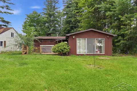 3964 N West Riv, Sanford, MI 48657