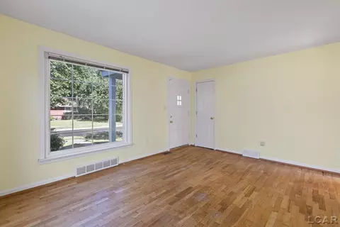 Living - 712 Inner, Tecumseh, MI 49286 photo 3 of 4