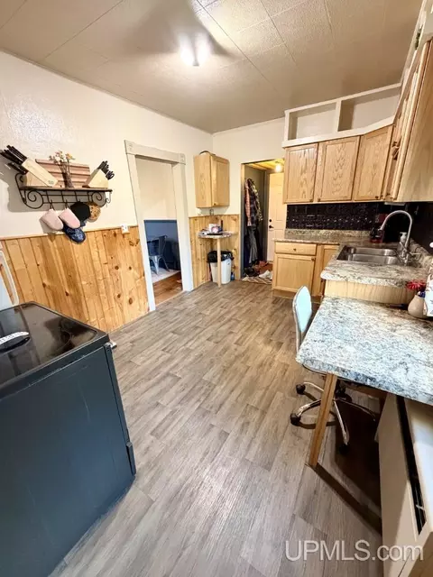 Kitchen - 590 Jasper, Ishpeming, MI 49849 photo 3 of 4