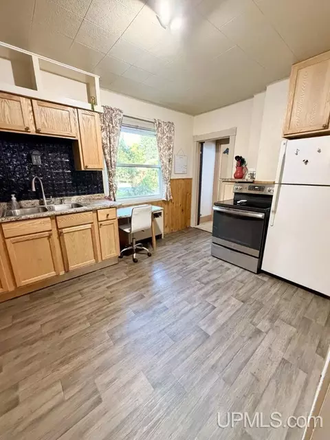 Kitchen - 590 Jasper, Ishpeming, MI 49849 photo 1 of 4