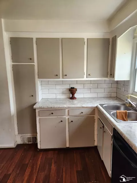 Kitchen - 7520 Harding, Taylor, MI 48180 photo 3 of 5
