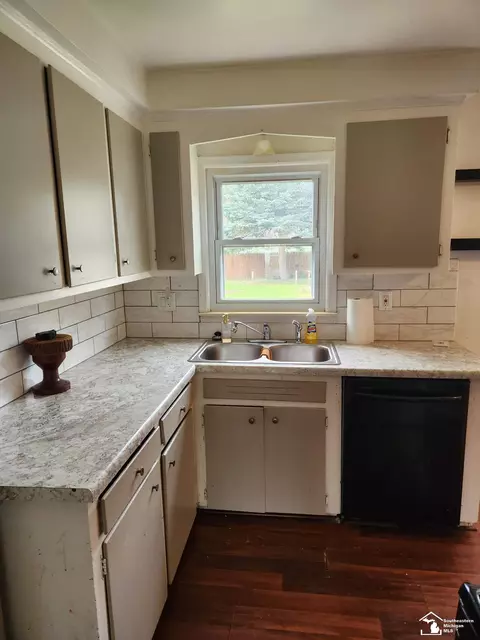 Kitchen - 7520 Harding, Taylor, MI 48180 photo 2 of 5