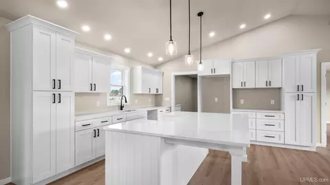 Kitchen - 2100 S 18th, Escanaba, MI 49829 photo 4 of 5