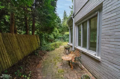 Exterior - 41 Beacon Hl, Grosse Pointe Farms, MI 48236 photo 7 of 8