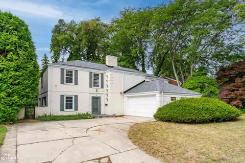 Exterior - 41 Beacon Hl, Grosse Pointe Farms, MI 48236 photo 8 of 8
