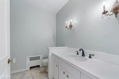 Bath - 41 Beacon Hl, Grosse Pointe Farms, MI 48236 photo 1 of 4