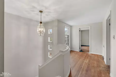 Entry Way - 41 Beacon Hl, Grosse Pointe Farms, MI 48236 photo 4 of 5