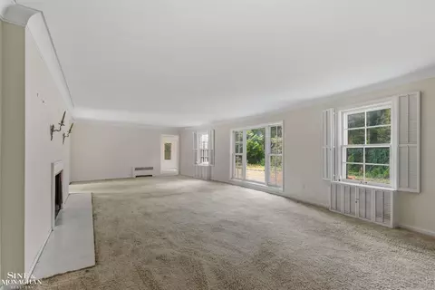 Living - 41 Beacon Hl, Grosse Pointe Farms, MI 48236 photo 3 of 4