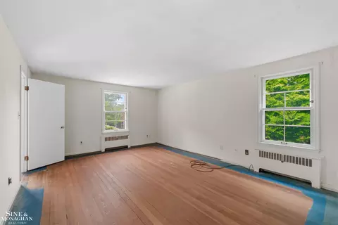 Bedroom - 41 Beacon Hl, Grosse Pointe Farms, MI 48236 photo 2 of 5