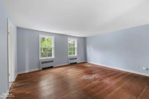 Living - 41 Beacon Hl, Grosse Pointe Farms, MI 48236 photo 4 of 4