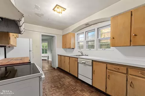 Kitchen - 41 Beacon Hl, Grosse Pointe Farms, MI 48236 photo 1 of 1