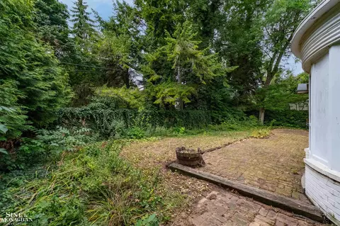 Exterior - 41 Beacon Hl, Grosse Pointe Farms, MI 48236 photo 3 of 8