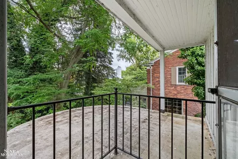 Exterior - 41 Beacon Hl, Grosse Pointe Farms, MI 48236 photo 2 of 8