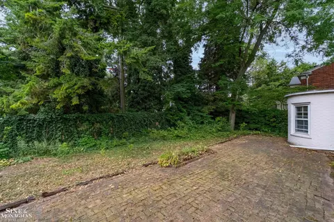 Exterior - 41 Beacon Hl, Grosse Pointe Farms, MI 48236 photo 6 of 8