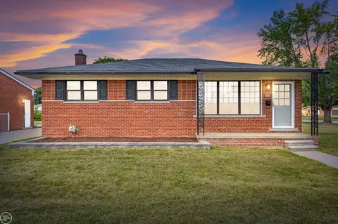 8587 Christine, Warren, MI 48093