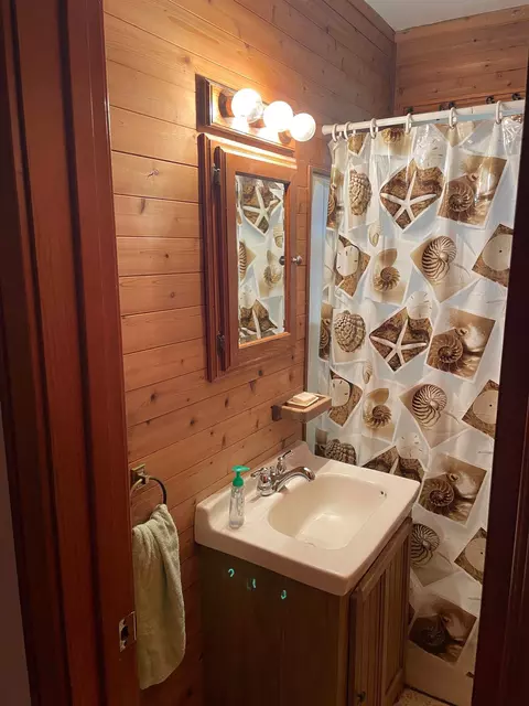 Bath - 2671 E Maple, Clare, MI 48617 photo 1 of 1