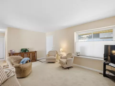 Living - 2982 Roundtree, Troy, MI 48083 photo 4 of 4