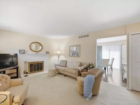 Living - 2982 Roundtree, Troy, MI 48083 photo 2 of 4