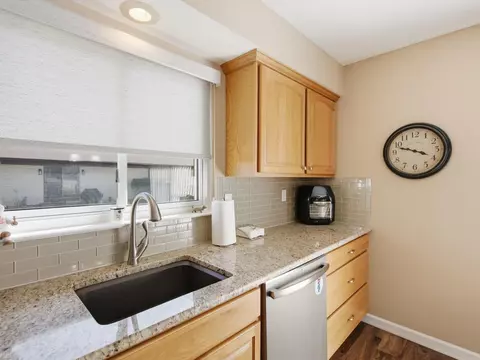 Kitchen - 2982 Roundtree, Troy, MI 48083 photo 3 of 3