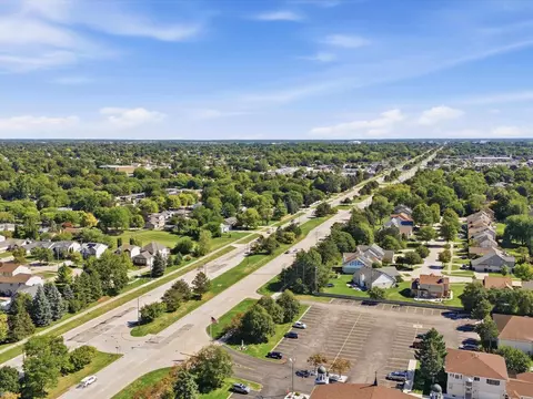 View/Area - 2982 Roundtree, Troy, MI 48083 photo 8 of 9