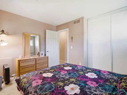 Bedroom - 2982 Roundtree, Troy, MI 48083 photo 4 of 5