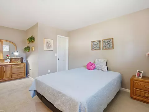 Bedroom - 2982 Roundtree, Troy, MI 48083 photo 2 of 5