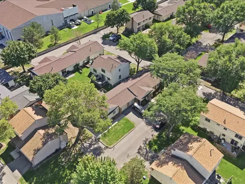 View/Area - 2982 Roundtree, Troy, MI 48083 photo 3 of 9