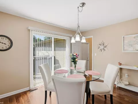 Dining - 2982 Roundtree, Troy, MI 48083 photo 3 of 3