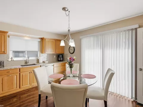 Dining - 2982 Roundtree, Troy, MI 48083 photo 1 of 3