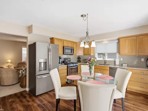 Kitchen - 2982 Roundtree, Troy, MI 48083 photo 1 of 3