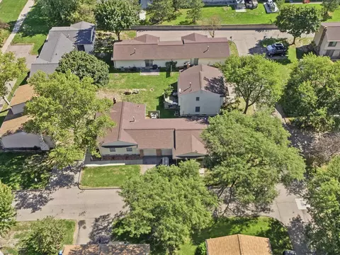 View/Area - 2982 Roundtree, Troy, MI 48083 photo 2 of 9