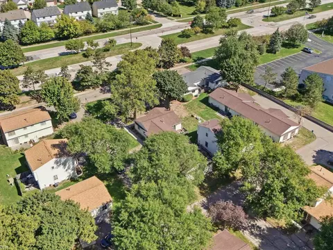 View/Area - 2982 Roundtree, Troy, MI 48083 photo 7 of 9