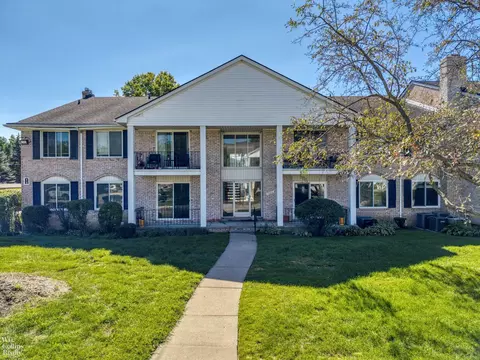 14211 Ivanhoe #169, Sterling Heights, MI 48312